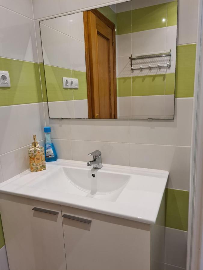 Habitacion Con Bano Privado- En Casa Familiar Beatriz Valencia Ngoại thất bức ảnh