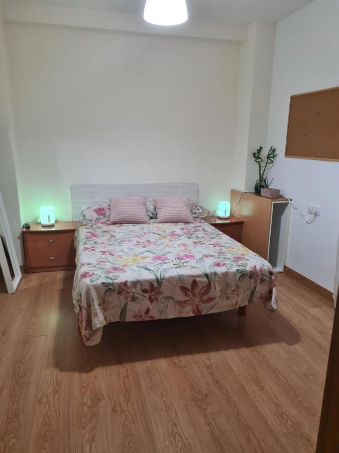 Habitacion Con Bano Privado- En Casa Familiar Beatriz Valencia Ngoại thất bức ảnh