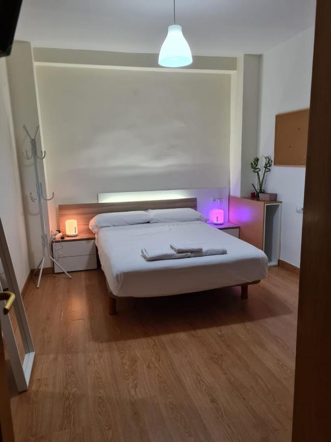 Habitacion Con Bano Privado- En Casa Familiar Beatriz Valencia Ngoại thất bức ảnh